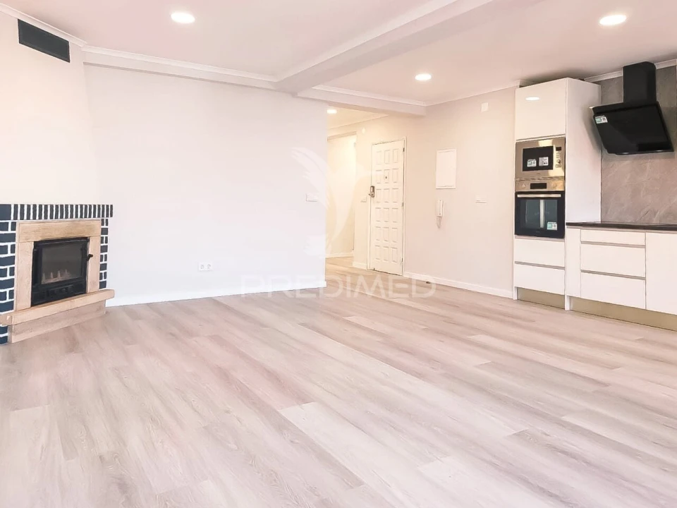 Apartamento T4 para Venda em Amora Foto 2