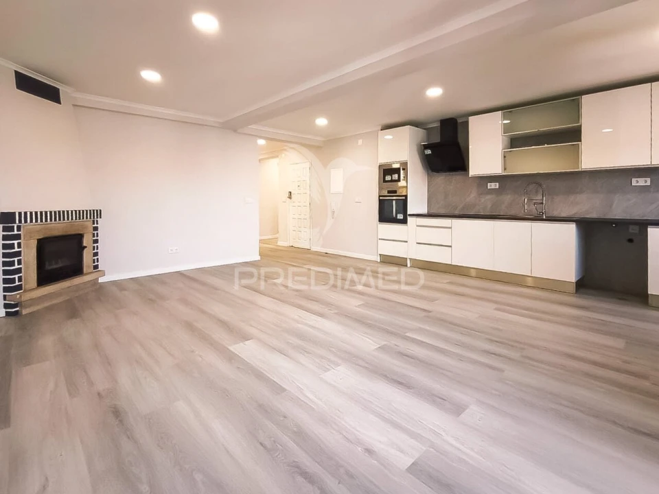 Apartamento T4 para Venda em Amora Foto 6