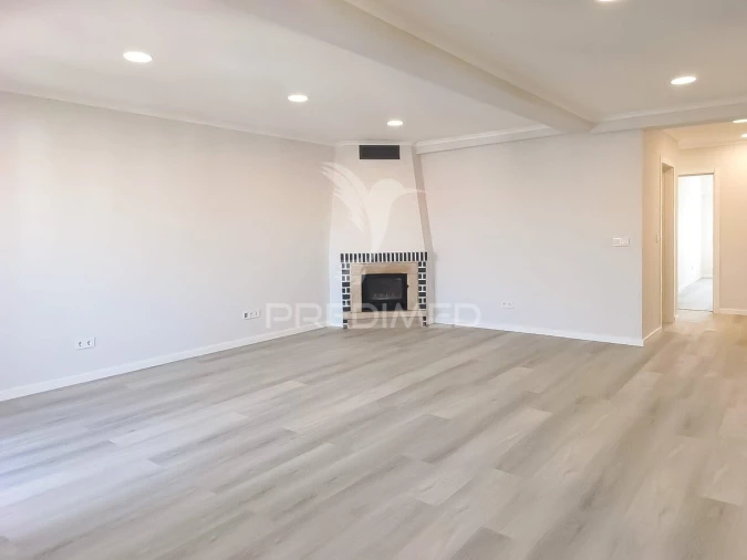 Apartamento T4 para Venda em Amora Foto 5