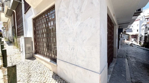 Loja para Arrendamento em Costa da Caparica