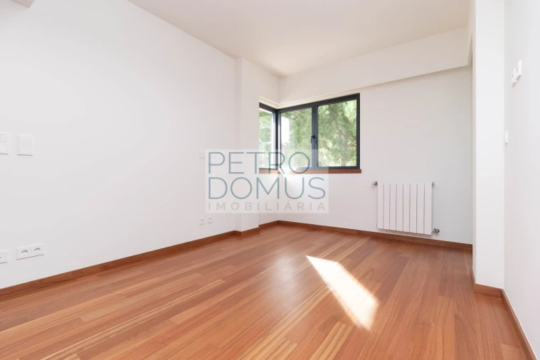 Moradia T4 para Venda em Fernao Ferro Foto 24