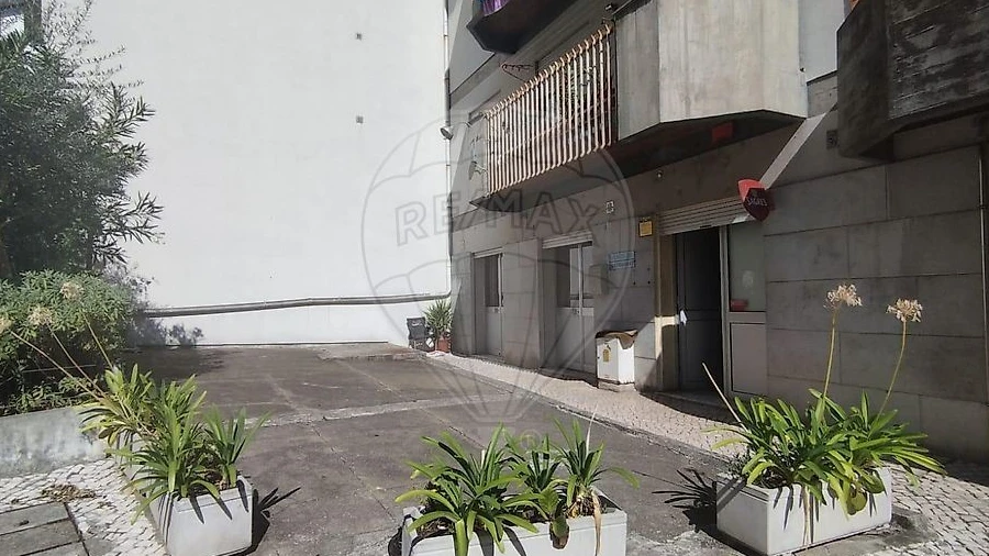 Loja para Venda em Eiras e São Paulo de Frades