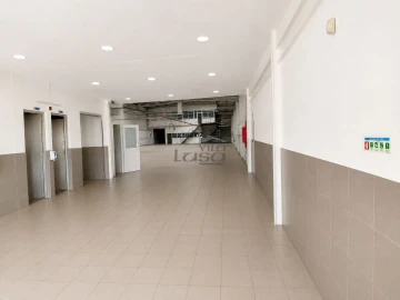Armazém para Arrendamento em Escapães
