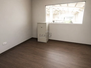 Armazém para Arrendamento em Escapães
