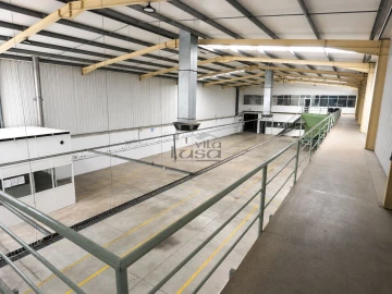 Armazém para Arrendamento em Escapães