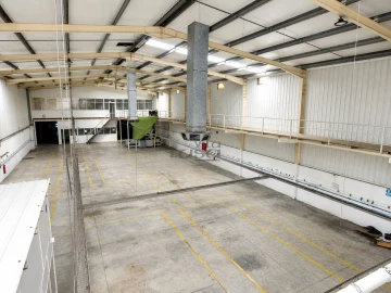 Armazém para Arrendamento em Escapães