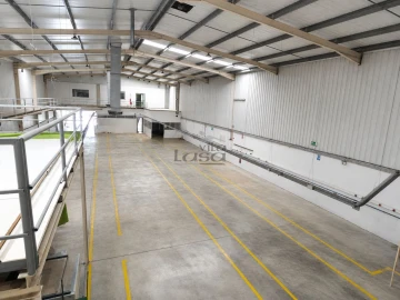 Armazém para Arrendamento em Escapães