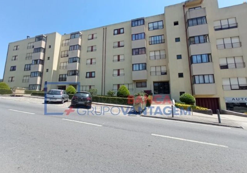 Apartamento T3 para Venda em Fânzeres e São Pedro da Cova Foto 2