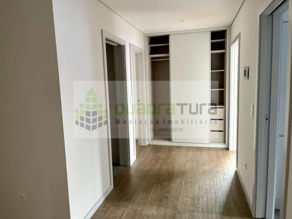 Apartamento T4 para Venda em Cedofeita, Santo Ildefonso, Sé, Miragaia, São Nicolau e Vitória Foto 5