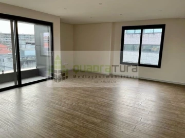 Apartamento T4 para Venda em Cedofeita, Santo Ildefonso, Sé, Miragaia, São Nicolau e Vitória