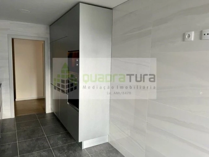 Apartamento T4 para Venda em Cedofeita, Santo Ildefonso, Sé, Miragaia, São Nicolau e Vitória Foto 9