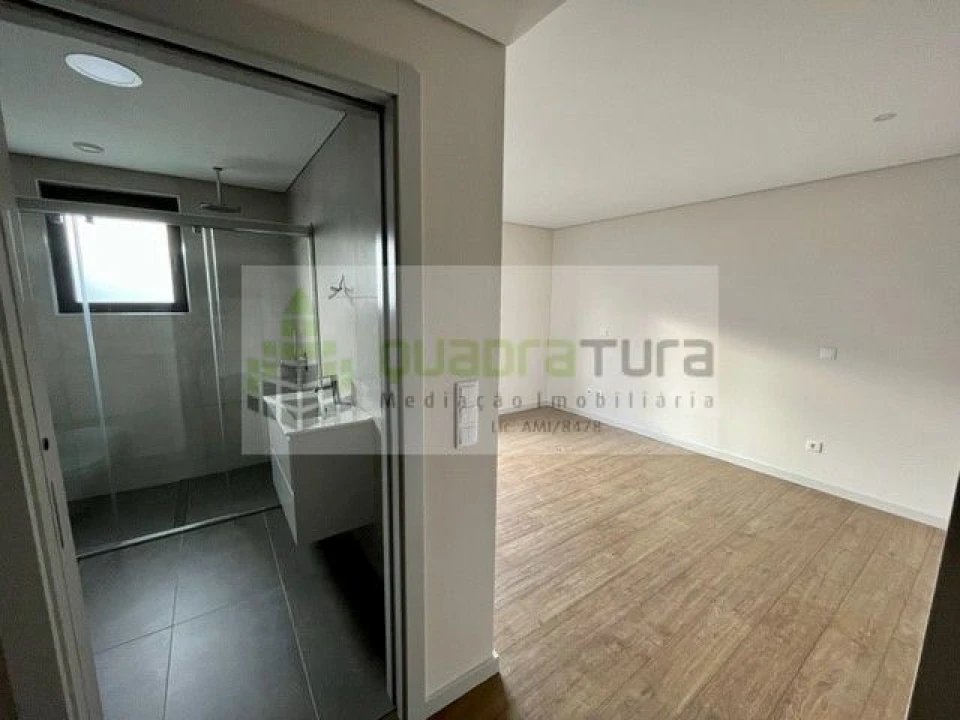 Apartamento T3 para Venda em Cedofeita, Santo Ildefonso, Sé, Miragaia, São Nicolau e Vitória Foto 17