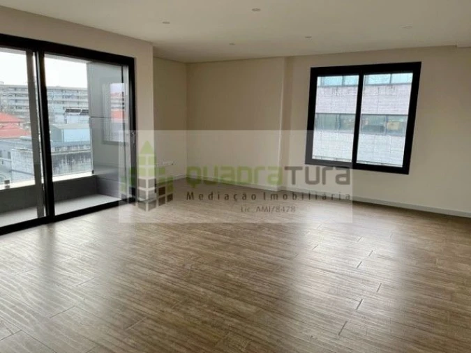 Apartamento T3 para Venda em Cedofeita, Santo Ildefonso, Sé, Miragaia, São Nicolau e Vitória Foto 4