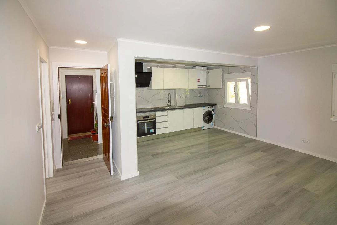 Apartamento T3 para Venda em Laranjeiro e Feijó Foto 1