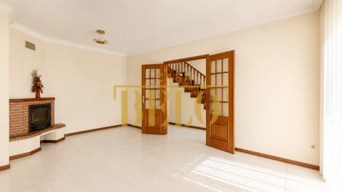 Moradia T3 para Venda em Milheiros