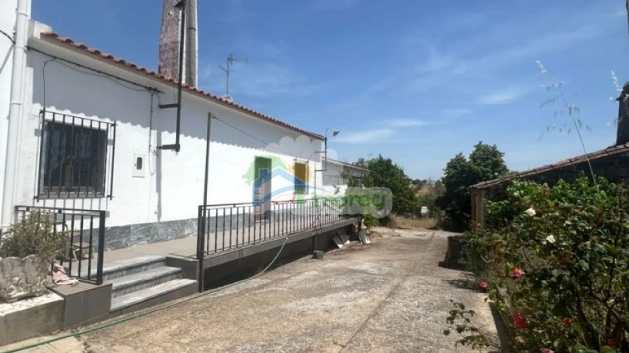 Quinta T3 para Venda em Santiago Maior
