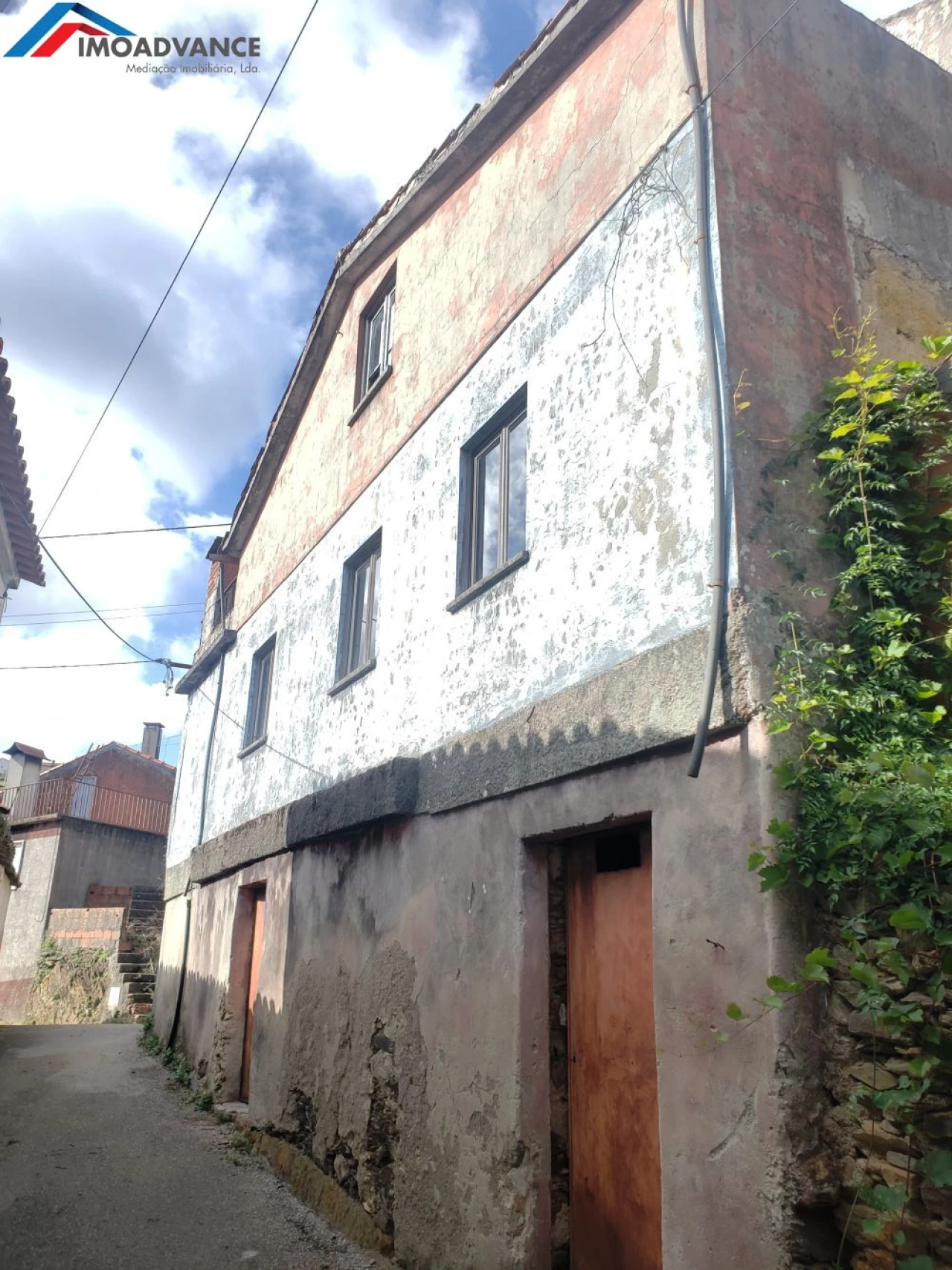 Moradia T5 para Venda em Figueira de Lorvão Foto 1