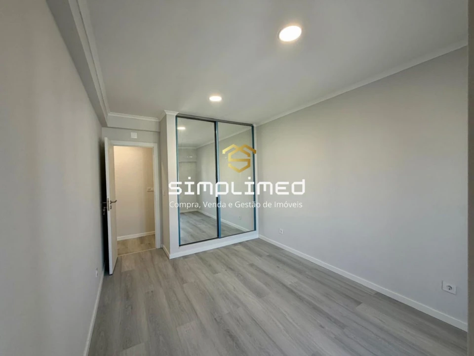 Apartamento T4 para Venda em Amora Foto 12