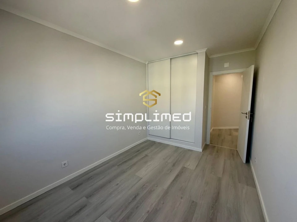 Apartamento T4 para Venda em Amora Foto 6