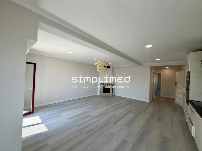 Apartamento T4 para Venda em Amora Foto 4
