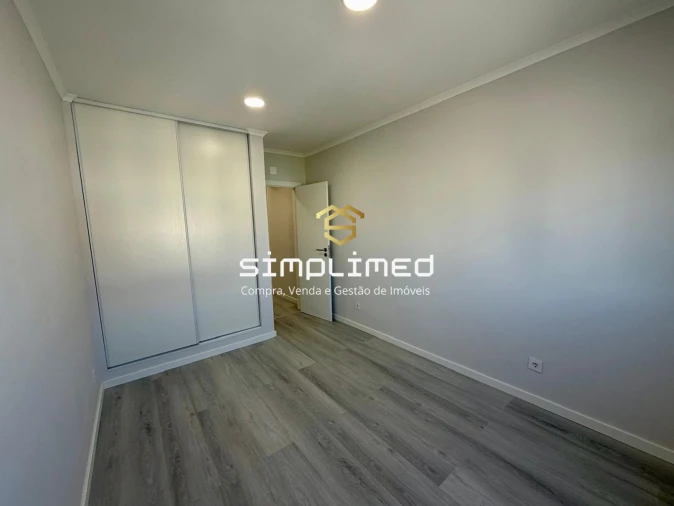 Apartamento T4 para Venda em Amora Foto 13