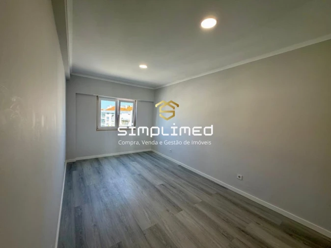 Apartamento T4 para Venda em Amora Foto 11