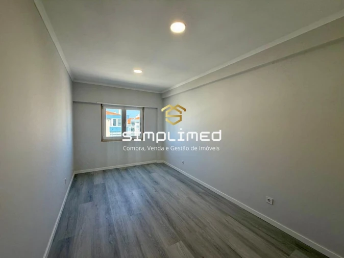 Apartamento T4 para Venda em Amora Foto 9