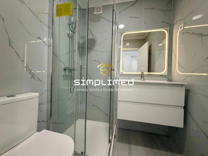 Apartamento T4 para Venda em Amora Foto 16