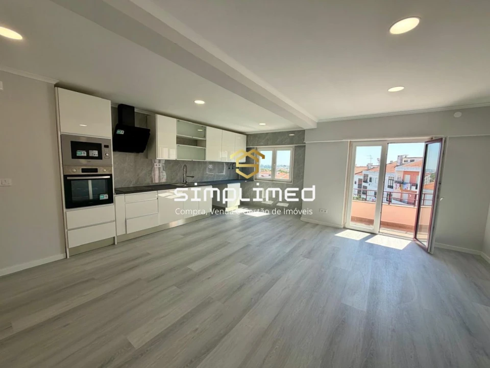 Apartamento T4 para Venda em Amora Foto 1