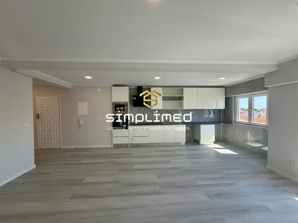 Apartamento T4 para Venda em Amora Foto 3