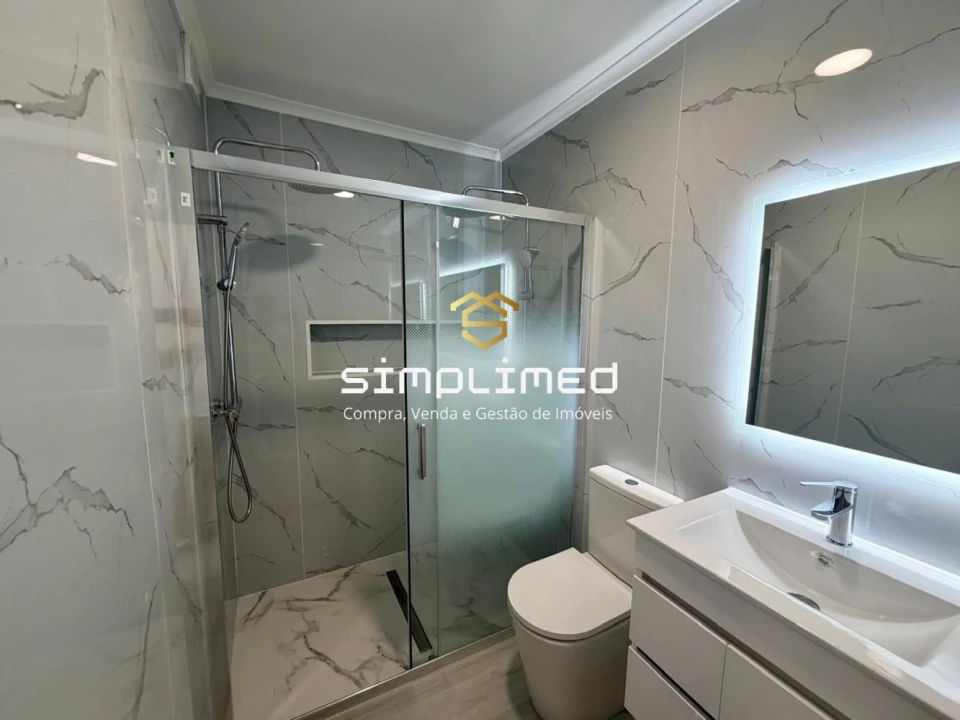 Apartamento T4 para Venda em Amora Foto 18