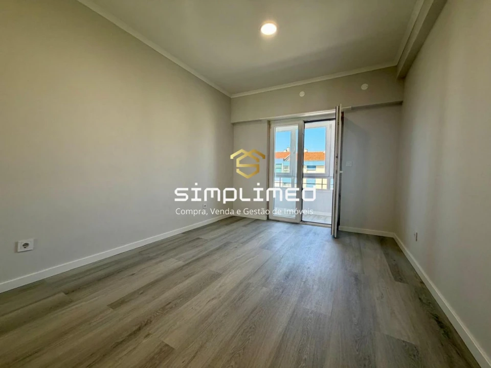 Apartamento T4 para Venda em Amora Foto 8