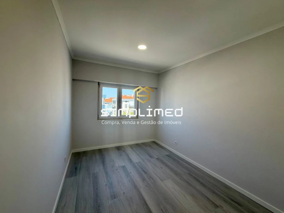 Apartamento T4 para Venda em Amora Foto 7
