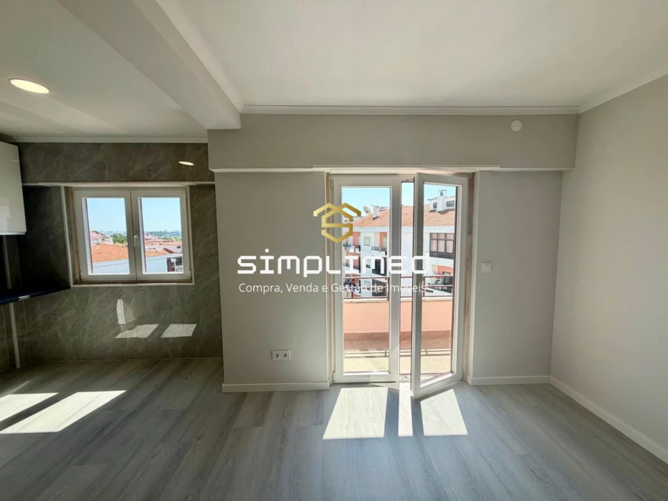 Apartamento T4 para Venda em Amora Foto 5
