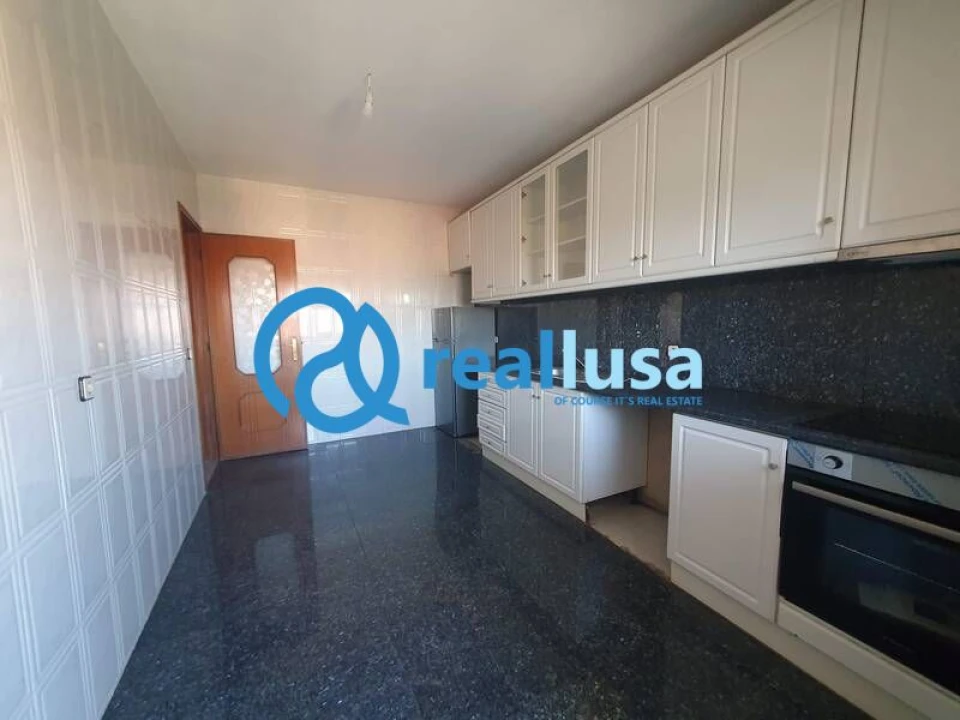 Apartamento T4 para Venda em Santa Marinha e São Pedro da Afurada Foto 4