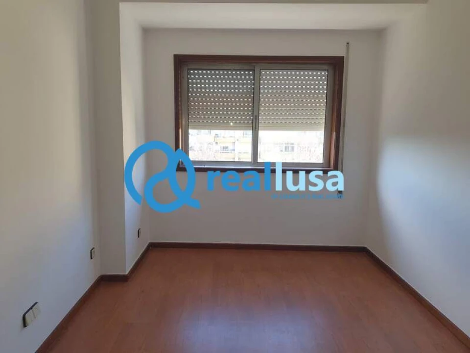 Apartamento T4 para Venda em Santa Marinha e São Pedro da Afurada Foto 16