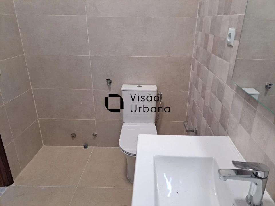 Loja para Arrendamento em Viseu Foto 7