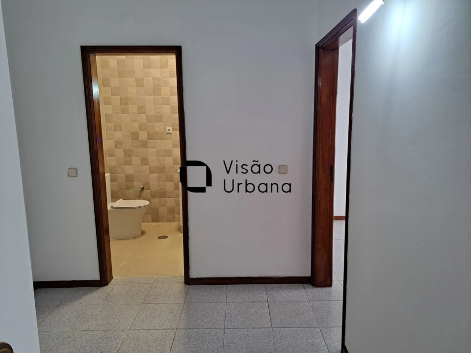 Loja para Arrendamento em Viseu Foto 4