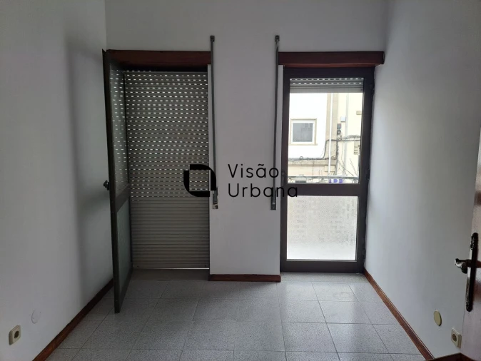 Loja para Arrendamento em Viseu Foto 14