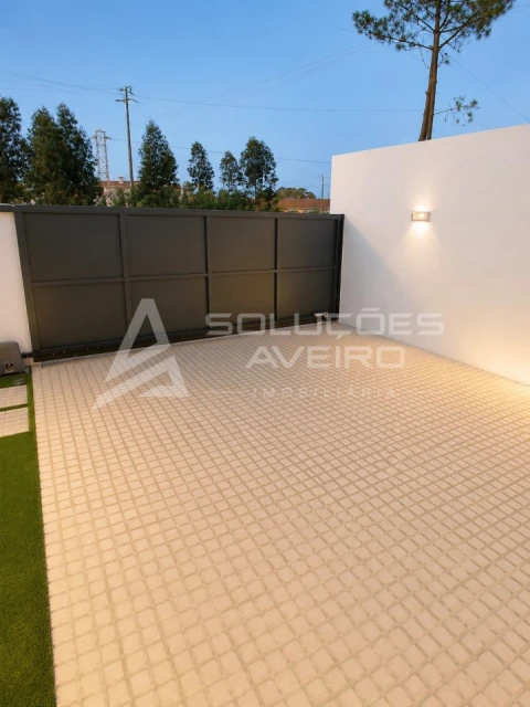 Moradia T3 para Venda em Esgueira