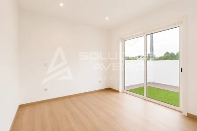 Moradia T3 para Venda em Esgueira