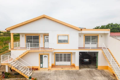 Moradia T5 para Venda em Miragaia e Marteleira