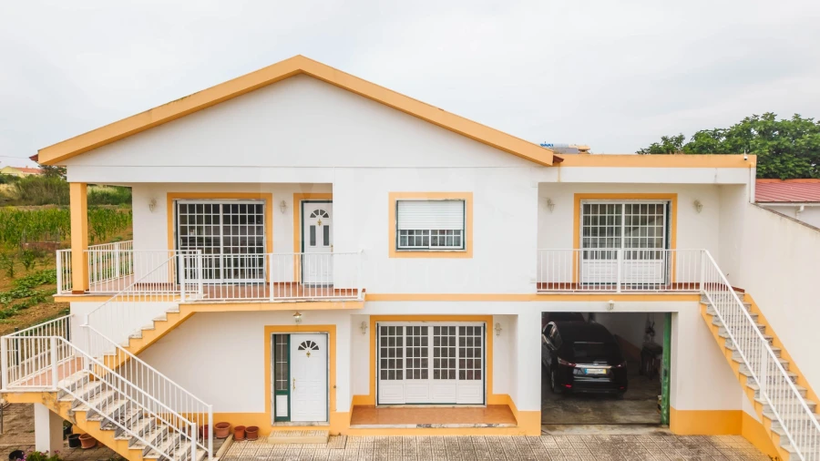 Moradia T5 para Venda em Miragaia e Marteleira