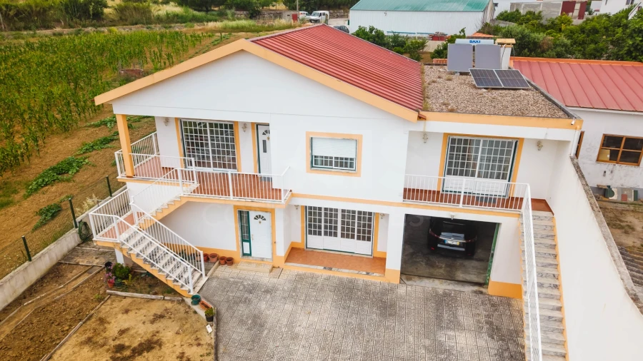 Moradia T5 para Venda em Miragaia e Marteleira