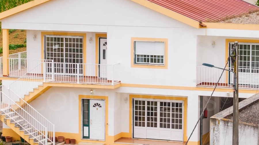 Moradia T5 para Venda em Miragaia e Marteleira