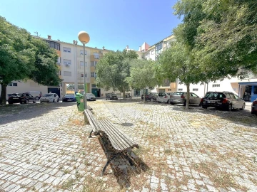 Armazém para Venda em Laranjeiro e Feijó