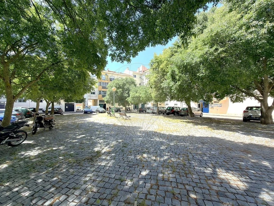 Armazém para Venda em Laranjeiro e Feijó Foto 11