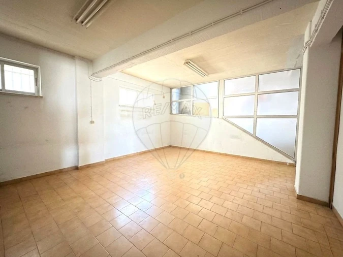 Armazém para Venda em Laranjeiro e Feijó Foto 5