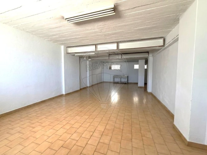Armazém para Venda em Laranjeiro e Feijó Foto 2