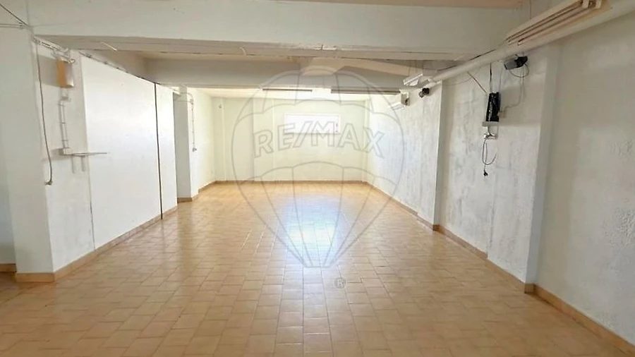 Armazém para Venda em Laranjeiro e Feijó